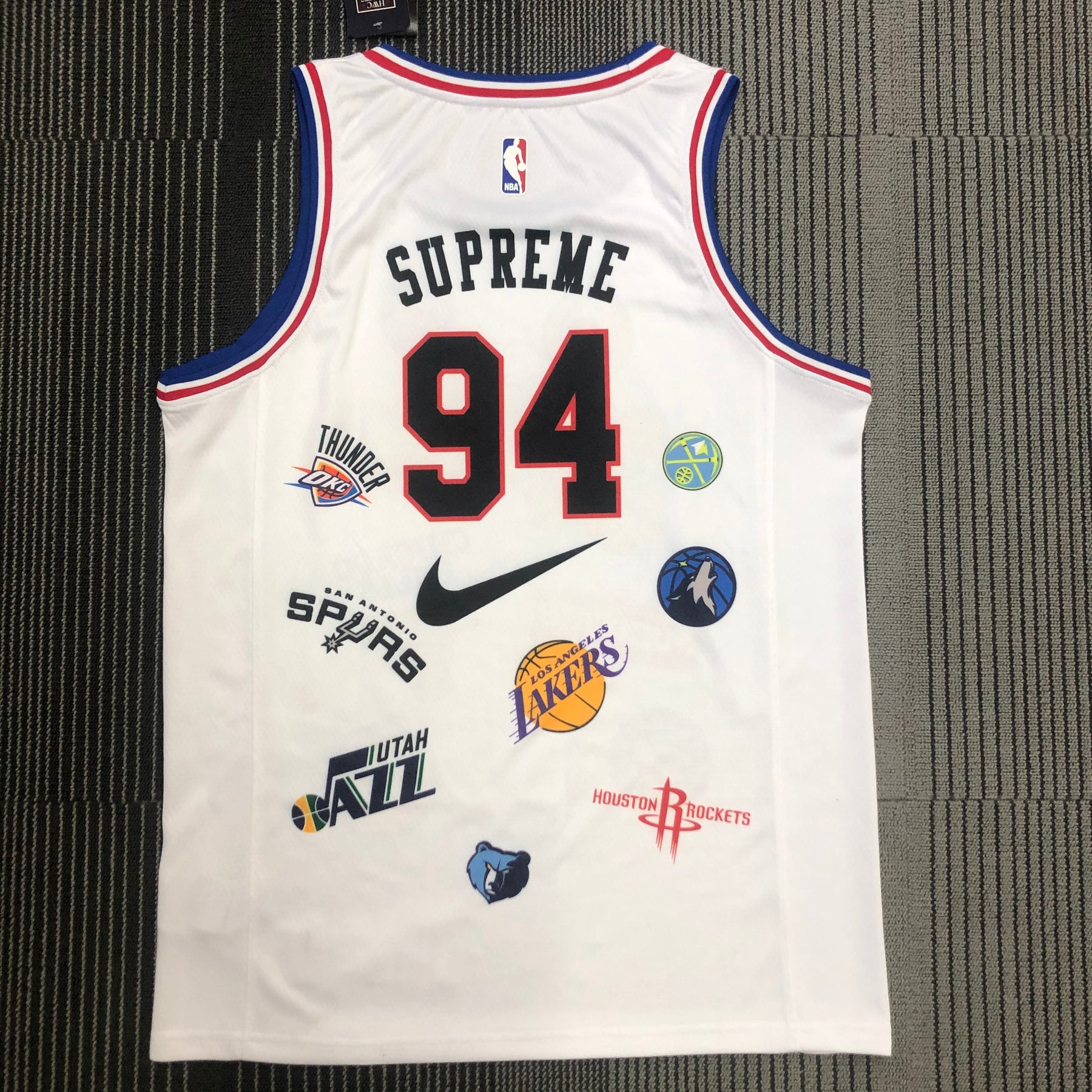 Regata store supreme nba